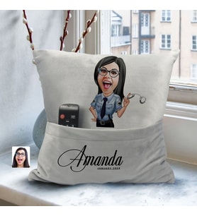 BK Gift Kişiye Özel Polis Karikatür Tasarımlı Organizer Kumanda ve Atıştırmalık Cepli Gri Kırlent Yastık-3 Arkadaşa Hediye, Cepli Yastık