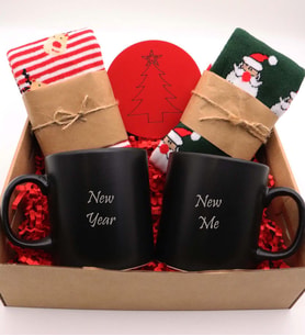 Yeni Yıl Hediyesi New Year New Me Çift Kupa Bardak, Noel Çorap ve Bardak Altlığı Hediye Seti