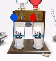 BK Gift Kişiye Özel Renkli Baskılı Kaptan Tasarımlı İkili Vodka Bardağı ve Çift Musluklu Doğal Ahşap Vodka Standı-8 (Model 1)
