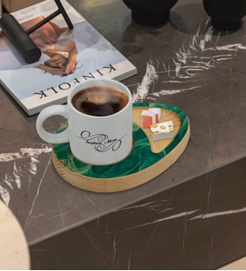 BK Gift Kişiye Özel Mermer Tasarımlı Doğal Ahşap Tabaklı Türk Kahvesi Fincanı Sunum Seti Model 11