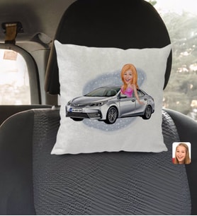 BK Gift Kişiye Özel Plakalı Kadın Toyota Corolla Karikatürlü Kare Araç Koltuk Yastığı-1