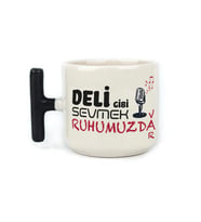Deli Gibi Sevmek Ruhumuzda Var Baskılı Siyah Kulplu T Kupa