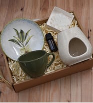 Yeşil Fincan& Krem Rengi Buhurdanlık& Buhurdanlık Kokusu& Lotus Çiçeği Model Beyaz Renkli Mum Hediye Seti