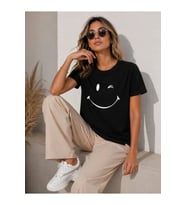 Minimal Gülümseyen Yüz Baskılı Tişört Kısa Kol Yazlık T-Shirt - Siyah