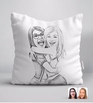 BK Gift Kişiye Özel Karakalem Kız Kardeşler Karikatürlü Beyaz Yastık-10
