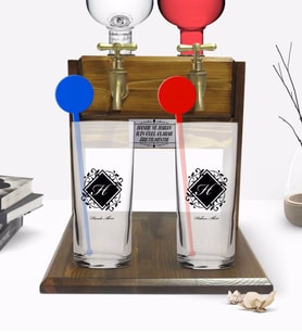 BK Gift Kişiye Özel Renkli Baskılı Baş Harf İsim Tasarımlı İkili Vodka Bardağı ve Çift Musluklu Doğal Ahşap Vodka Standı-10 (Model 1)