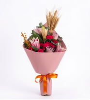 Bukette Pembe Lilyum ve Lila Güller