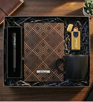 10 Adet Kişiye Özel Dokunmatik Sarı USB Çakmak & Roller Kalem & Gold Kareli Defter & Siyah Kupa Premium Hediye Seti