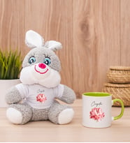 Kişiye Özel Pembe Çiçekli İsme Özel Peluş Tavşan ve Yeşil Kupa