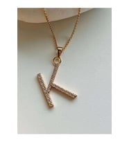 XUPING ROSE RENK K HARF TAŞLI KOLYE ACR0055