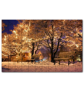 Cakapuzzle Yılbaşı Işıkları Süslü Ağaçlar Karlı Banklar Puzzle Yapboz MDF(Ahşap) (120 Parça)