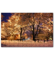 Cakapuzzle Yılbaşı Işıkları Süslü Ağaçlar Karlı Banklar Puzzle Yapboz MDF(Ahşap) (120 Parça)