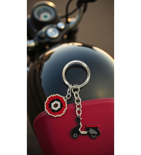 Miyuki Boncuk El Yapımı Kırmızı Nazar Boncuk ve Kırmızı Motorsiklet Anahtarlık/Çanta Süsü (Çok Renkli)