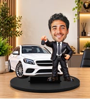 Kişiye Özel Galerici Biblosu – 3D Karikatür Oto Galeri Sahibi Figürü, Araba Satıcısına Hediye, Dekoratif Masa Süsü