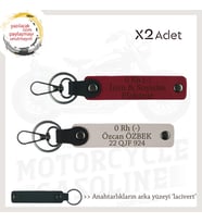 Otomobile İsim Plaka ve 0 Rh (-) Kan Grubu Yazılı Kişiye Özel x2 Anahtarlık Set, Kırmızı-Pudra-Laci (Çok Renkli)