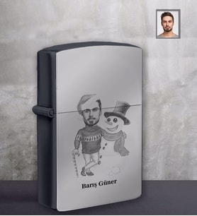 Kişiye Özel Yılbaşı Erkek Karikatürlü Siyah Benzinli Çakmak Model-13