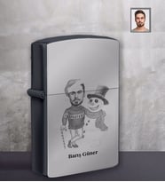 Kişiye Özel Yılbaşı Erkek Karikatürlü Siyah Benzinli Çakmak Model-13