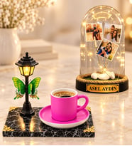 Sokak Lambalı Pembe Kahve Fincanı ve Kişiye Özel 3 Fotoğraflı Yazılı LED Fanus