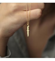 Kişiye Özel 925 Ayar Gümüş Minimal Tasarım Bıçak Figürlü Kolye (Gold)