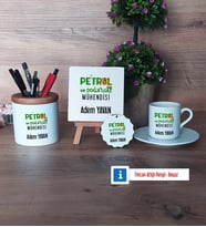 Petrol ve Doğalgaz Mühendisi Hediye Seti Dekoratif Taş, Kalemlik, Ahşap Altlıklı Türk Kahvesi Fincanı, Ahşap Anahtarlık Hediye (Model 2)