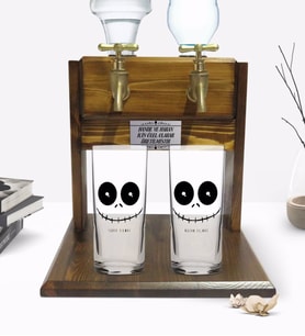 BK Gift Kişiye Özel Renkli Baskılı Sevimli Korkunç Yüz Tasarımlı İkili Rakı Bardağı ve Çift Musluklu Doğal Ahşap Rakı Standı-1 (Model 1)