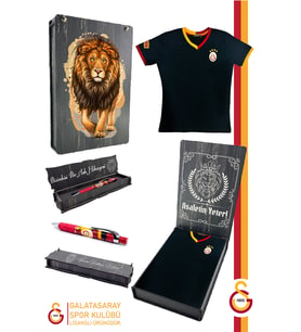 Galatasaray Orijinal Lisanslı Siyah Basic Çocuk T-shirt + Uçlu Kalem Set Hediyelik Ahşap Kutulu