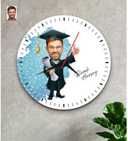 Kişiye Özel Karikatürlü Erkek Mezun Ahşap Duvar Saati 32 CM (Çok Renkli)