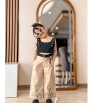 Kız Çocuk Nakış Detaylı Crop Top ve Geniş Paça Pantolon Takımı