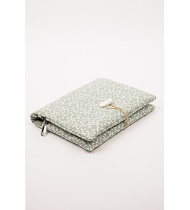 Kitap ve Defter Kılıfı – Fermuarlı Cepli, Yeşil Desenli 19x26 cm