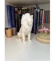 Hediyelik Aslan Figürü 13 cm – Doğal Malzemeli Modern Masaüstü Ev Dekoru