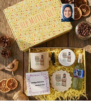 Kişiye Özel Karikatürlü Best Mom Ever Anneye Hediye Hediye Kutusu - Kişiye Özel T Kupa, Kolonya, Bardak Altlığı, Mum Anneler Günü Hediyesi