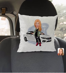 BK Gift Kişiye Özel Plakalı Kadın Fiat Egea Karikatürlü Kare Araç Koltuk Yastığı-1