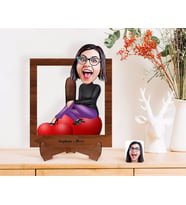 BK Gift Kişiye Özel Kadın Karikatürlü Ahşap Standlı 3D Biblo-2 (Beyaz)