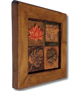 Rustik Bohem El Yapımı Seramik Duvar Panosu – Ahşap Çerçeveli Dekor 23x23 cm