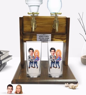 BK Gift Kişiye Özel Sevgililer Tasarımlı İkili Rakı Bardağı ve Çift Musluklu Doğal Ahşap Rakı Standı-50 (Model 1)