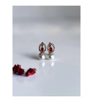 Zirkon Taşlı Oval Tasarım İnci Küpe