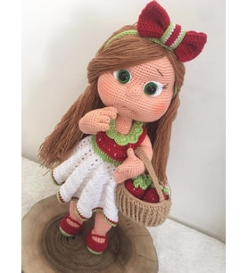 Mia Çilek Kız Amigurumi Organik Oyuncak