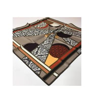 Geometrik Desen Black Seri Twill Eşarp Eşarp Askısı ile Birlikte 90x90 cm Vizon 