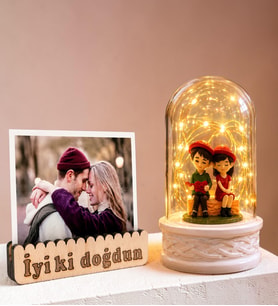 Doğum Günü Hediyesi Led Işıklı Oturan Çiftli Fanus Kişiye Özel Fotoğraflı Hediye