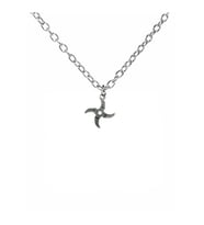 Ninja Yıldızı (Shuriken) Figürlü Unisex Kolye – 60 cm Metal Zincirli Takı (Gümüş)