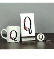 Q Harfi Üçlü Set (Kupa + Telefon Standı + Anahtarlık)