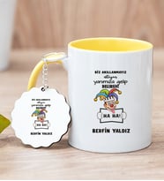 Kişiye Özel Biz Akıllanmayız Tasarım Esprili  Sarı Kupa Bardak ve Anahtarlık