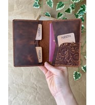 ALESTA LEATHER İsme Özel El Yapımı Hakiki Deri Pasaport Kılıfı / Pasaport Cüzdanı (Çiçek Motifli)