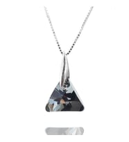 Gri Swarovski Taşlı Üçgen Kolye (Gümüş)
