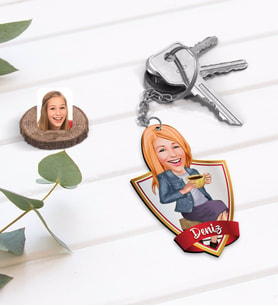 BK Gift Kişiye Özel İsimli Kadın Karikatürlü Ahşap Anahtarlık-107