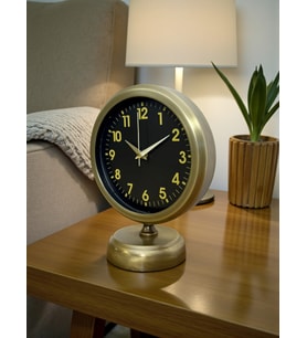 Retro Elegance 25 x 20 Cm Eskitme Metal Masa Saati (Kahverengi Açık)
