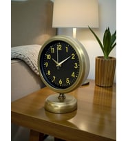 Retro Elegance 25 x 20 Cm Eskitme Metal Masa Saati (Kahverengi Açık)