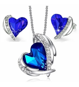 Swarovski Renkli Taşlı, Zirkon Taş İşlemeli  Kalp Takı Seti (Kolye Küpe), Yeni Yıl, Sevgililer Günü Hediye si, Ahşap Kutu İçerisinde (K.Mavi)