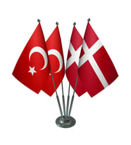 Masa Üstü Danimarka Bayrağı Türk Bayrağı Dörtlü Krom Direk Masa Bayrak Seti