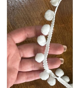 EN 1 CM BEYAZ PON PONLU ŞERİT DİKİŞ GİYİM AKSESUARI (1 METRE )